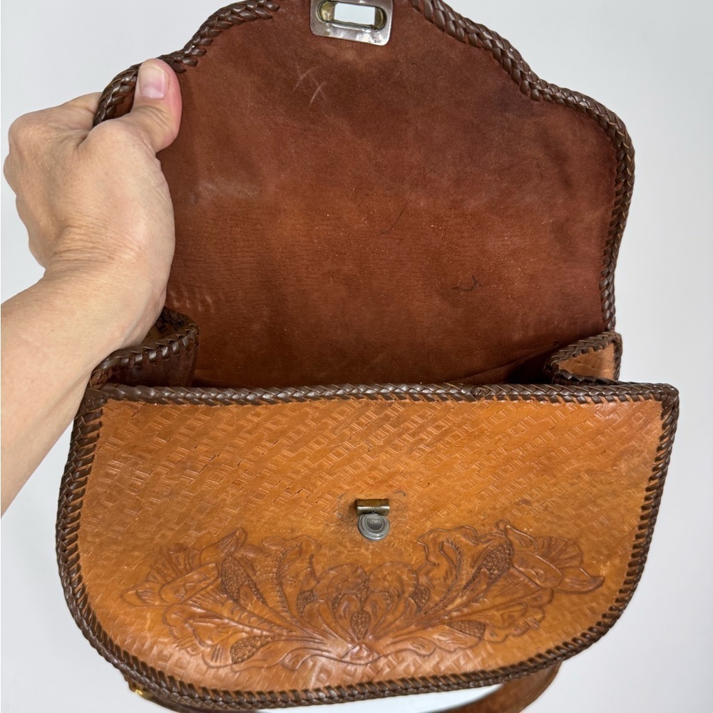 Vintage hand tooled leather bag with THE most exquisite flora fauna Fairycore - Picture 4 of 6